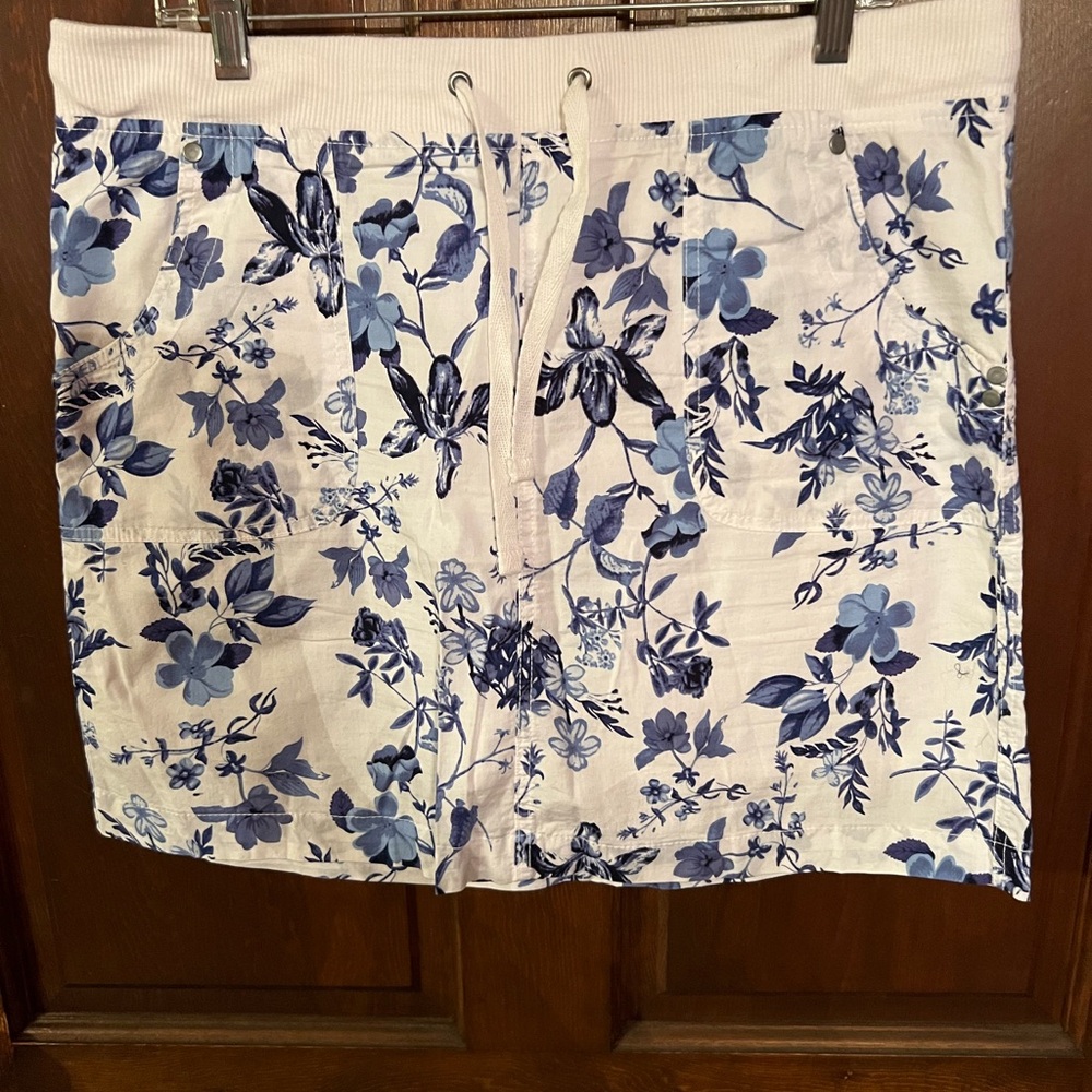 Really cute blue and white patterned skort